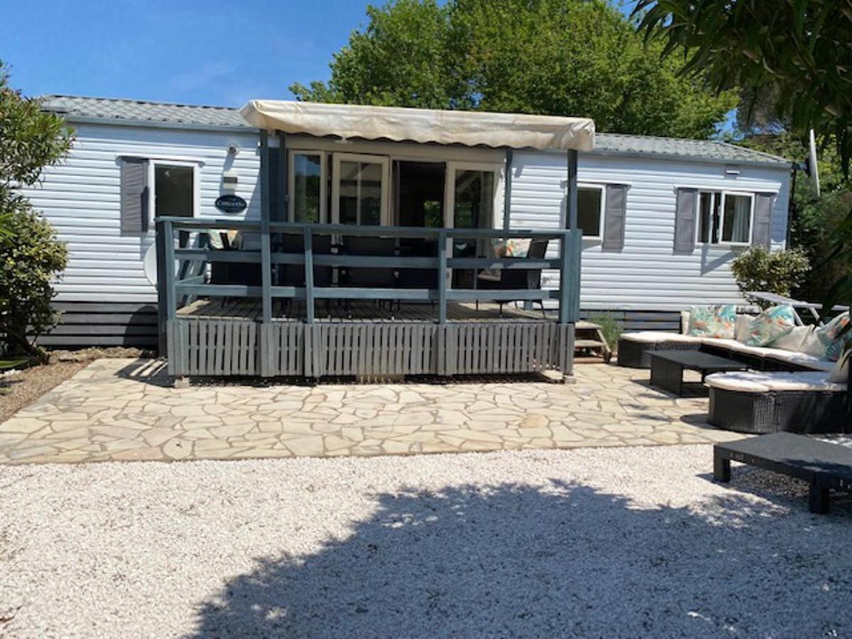 Lovely And Friendly Mobile Home In Gassin France ภายนอก รูปภาพ